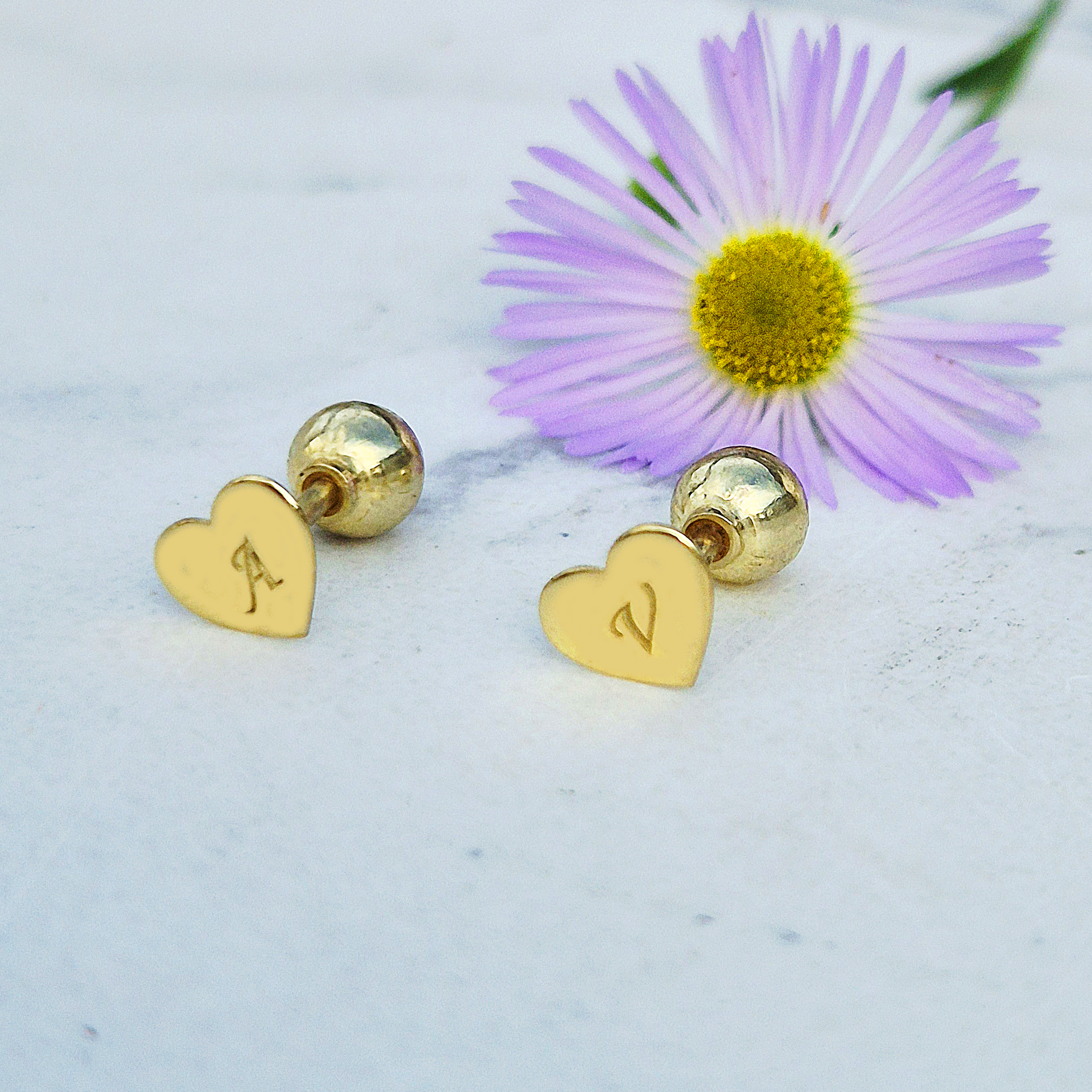 Zlaté  náušnice SRDIEČKA s gravírovanou INICIÁLOU -14k zlato