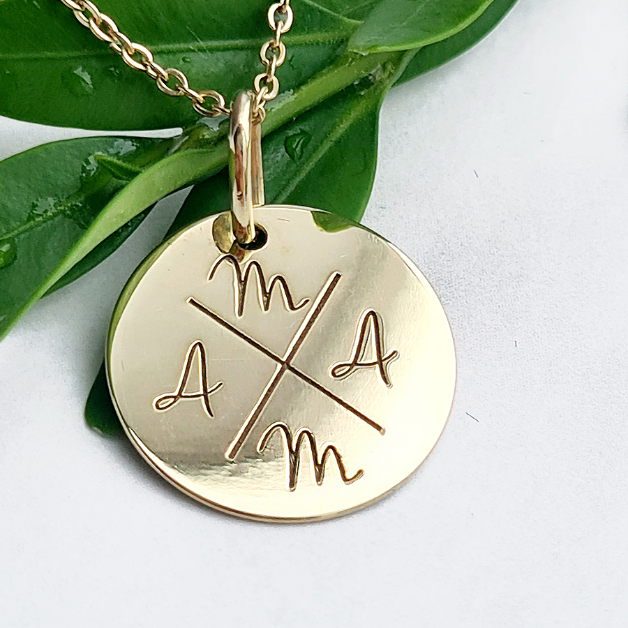 Personalizovaný zlatý prívesok KRUH s  gravírovanými INICIÁLAMI RODINY - 14k zlato