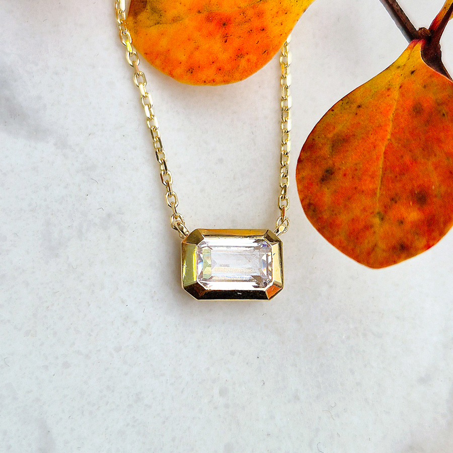 Zlatý náhrdelník obdĺžnikový Solitaire