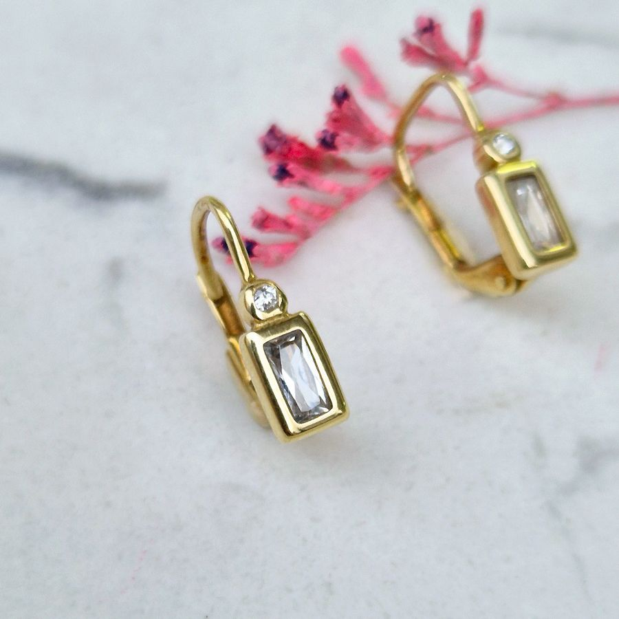 Zlaté náušnice obdĺžnikové s centrálnym zirkónom